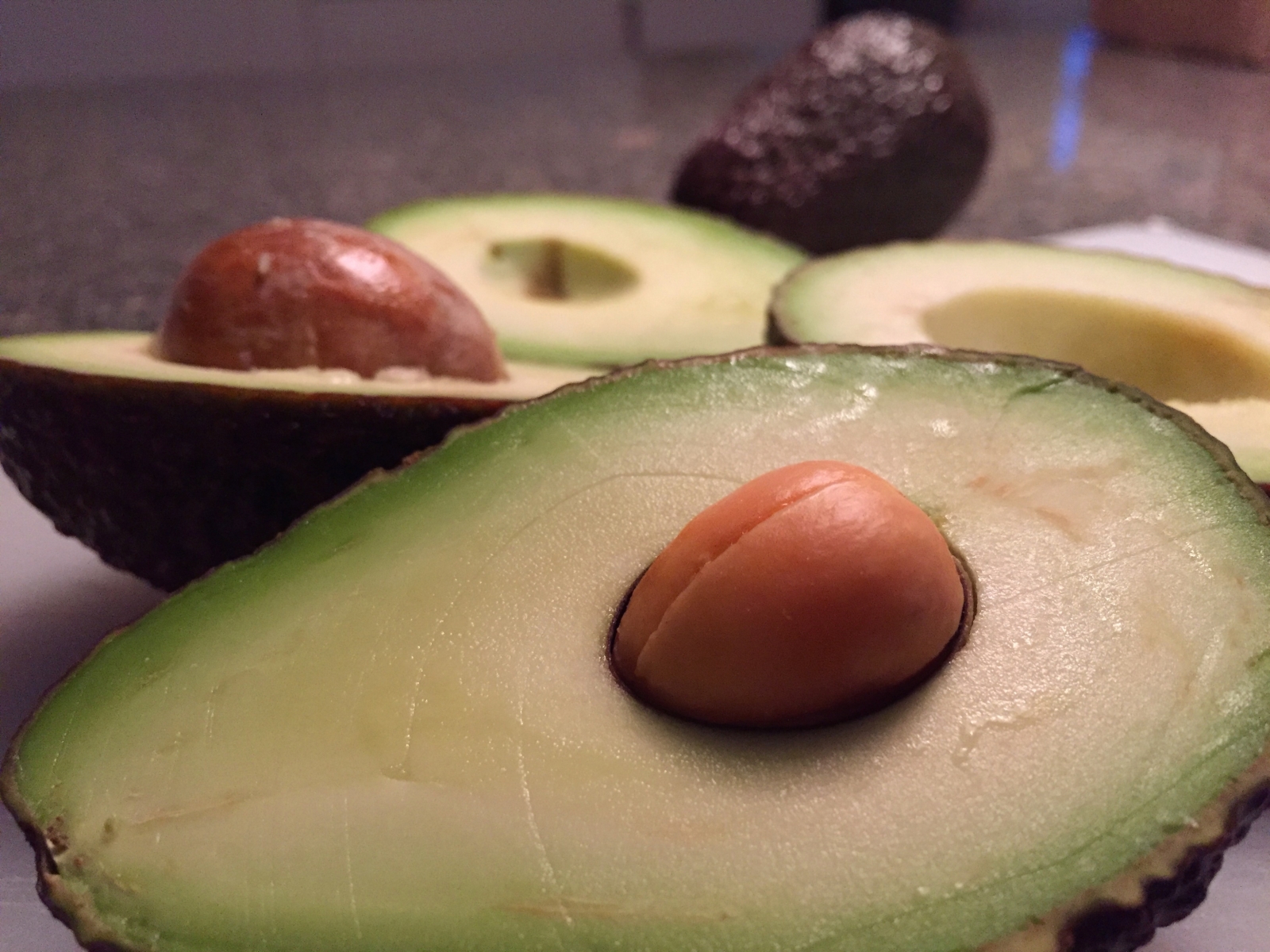 14916735-avokado